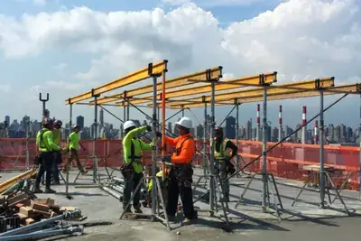 Steel crew skyline, steel repair in New York